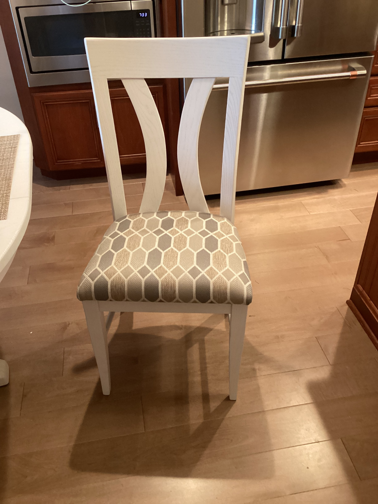 Chair Muted White in Oak