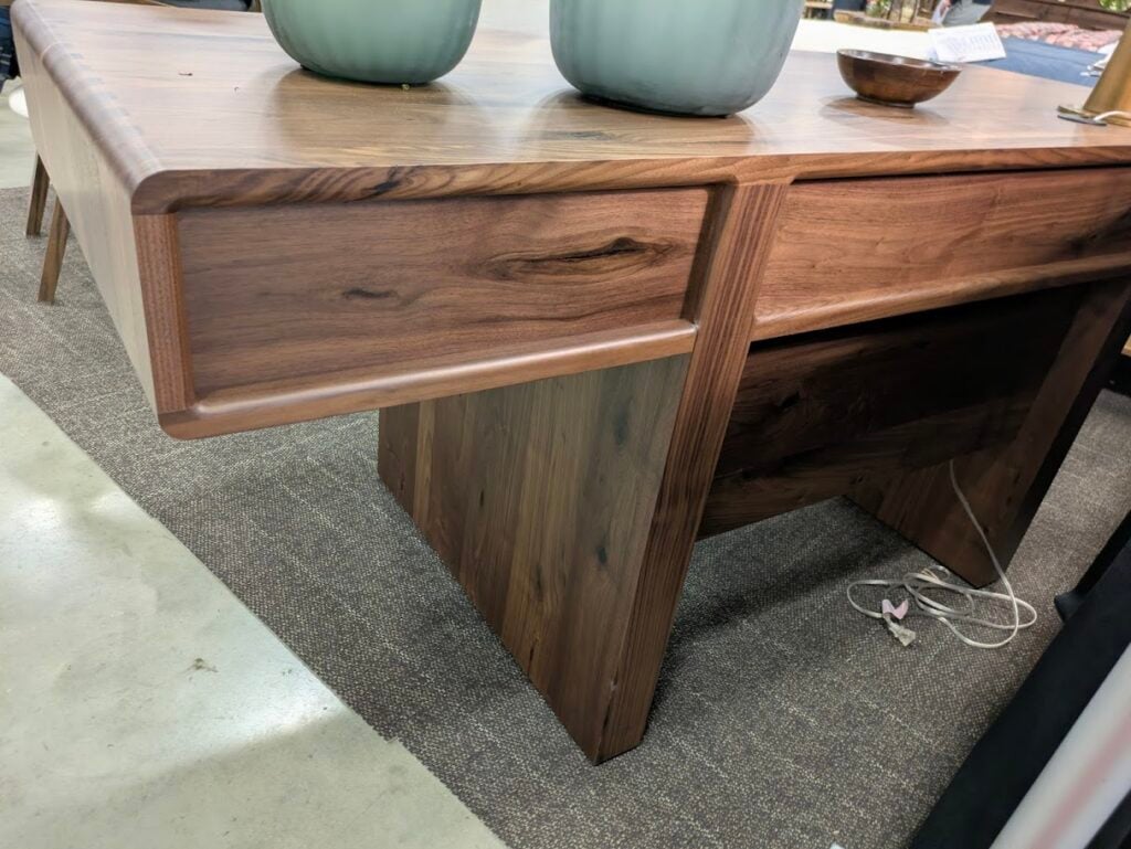 Shown in Rustic Walnut Natural