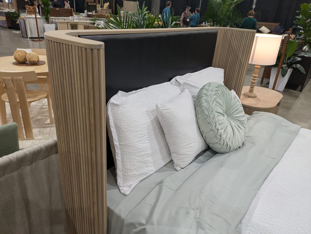 Halley bed2
