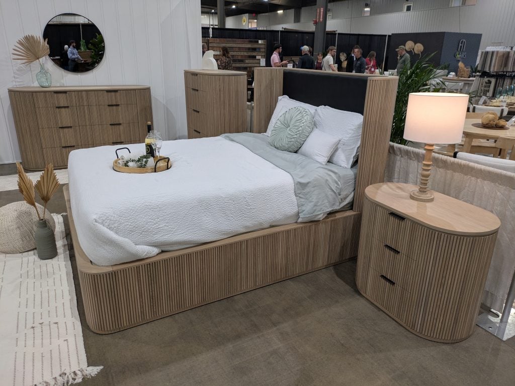 Halley bed4